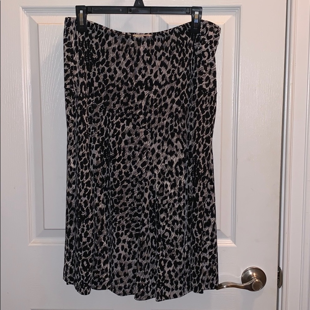 Ladies Petite Skirt Leopard Print Size PXL EUC